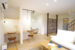 『彩り豊かに、住まう。』（書斎・ワークスペース／注文住宅）｜RAKUYAの平屋｜那須塩原の高気密・高断熱の家那須塩原で平屋ならRAKUYA。ジョイ・コス採用の超高気密・高断熱で一年中快適。設計×収納で「暮らしを楽にする住まい。」
