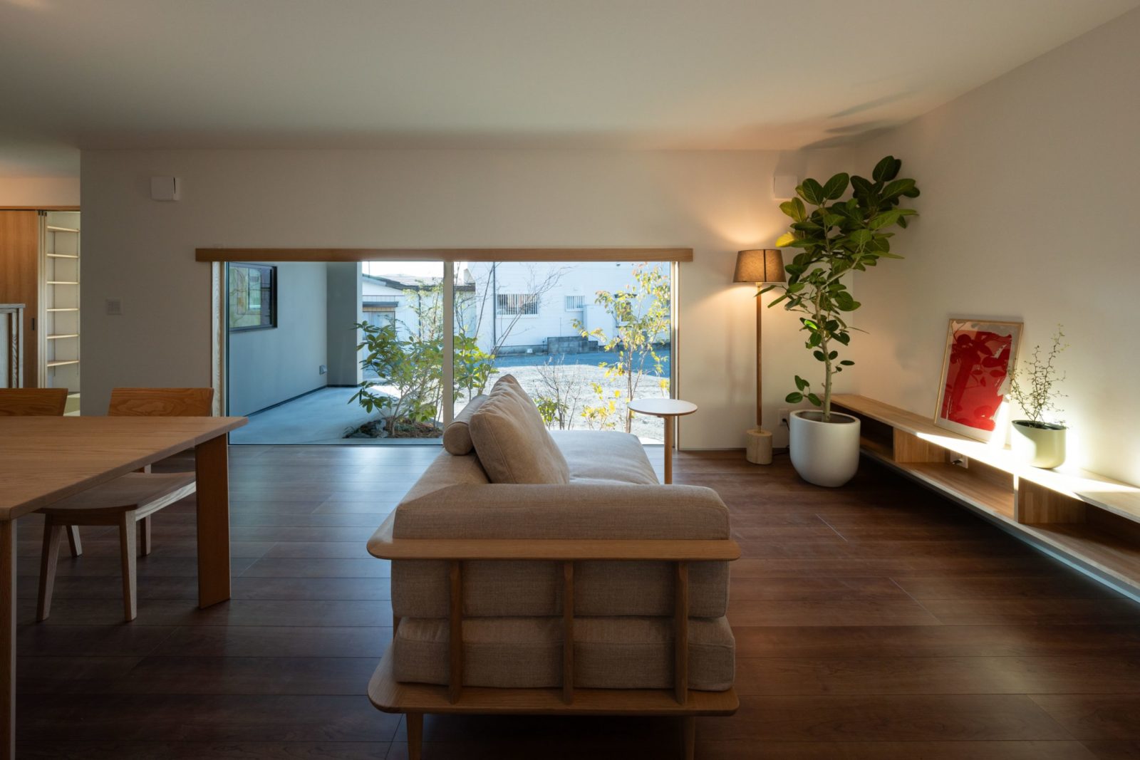 Partager  – 思いあいに触れて 自然とうるおう暮らし – | 注文住宅(新築一戸建て)_ | RAKUYAの平屋｜那須塩原の高気密・高断熱の家那須塩原で平屋を建てるならRAKUYA。ジョイ・コス採用の超高気密・高断熱で一年中快適。設計×収納で“暮らしを楽にする”住まいをご提案。