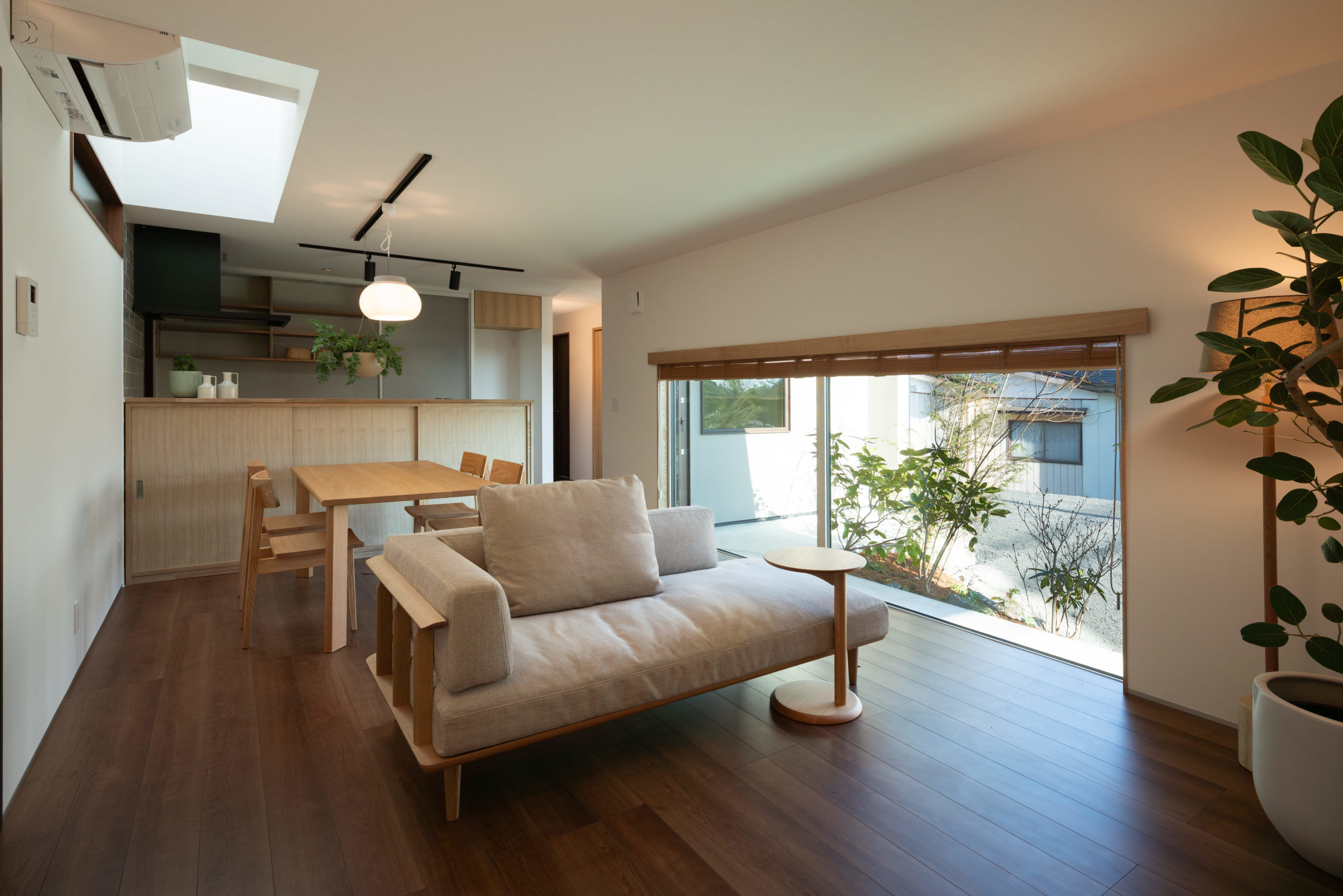 Partager  – 思いあいに触れて 自然とうるおう暮らし – | RAKUYAの平屋｜那須塩原の高気密・高断熱の家那須塩原で平屋を建てるならRAKUYA。ジョイ・コス採用の超高気密・高断熱で一年中快適。設計×収納で“暮らしを楽にする”住まいをご提案。