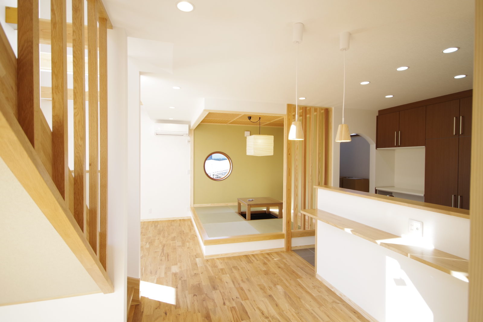 『青空に続くリビング　広がりを楽しむ家』 | 注文住宅(新築一戸建)_ | RAKUYAの平屋｜那須塩原の高気密・高断熱の家那須塩原で平屋を建てるならRAKUYA。ジョイ・コス採用の超高気密・高断熱で一年中快適。設計×収納で“暮らしを楽にする”住まいをご提案。