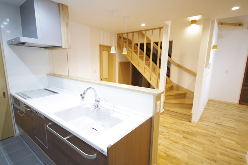 『青空に続くリビング　広がりを楽しむ家』 | 注文住宅(新築一戸建)_ | RAKUYAの平屋｜那須塩原の高気密・高断熱の家那須塩原で平屋を建てるならRAKUYA。ジョイ・コス採用の超高気密・高断熱で一年中快適。設計×収納で“暮らしを楽にする”住まいをご提案。