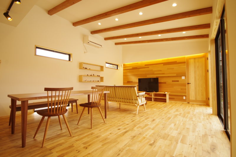 『四季を楽しむ、中庭のある暮らし』 | 注文住宅(新築一戸建)_ | RAKUYAの平屋｜那須塩原の高気密・高断熱の家那須塩原で平屋ならRAKUYA。ジョイ・コス採用の超高気密・高断熱で一年中快適。設計×収納で「暮らしを楽にする住まい。」