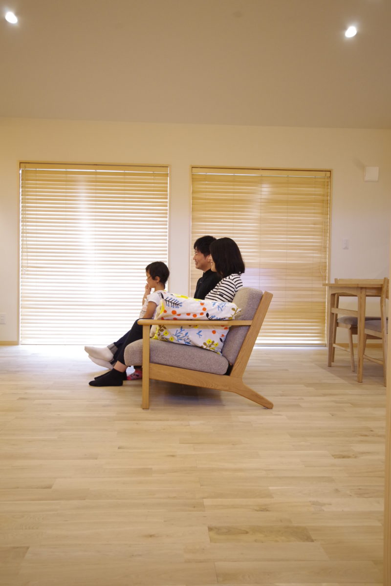 『シンプルに、住まう。』 | 注文住宅(新築一戸建)_ | RAKUYAの平屋｜那須塩原の高気密・高断熱の家那須塩原で平屋ならRAKUYA。ジョイ・コス採用の超高気密・高断熱で一年中快適。設計×収納で「暮らしを楽にする住まい。」