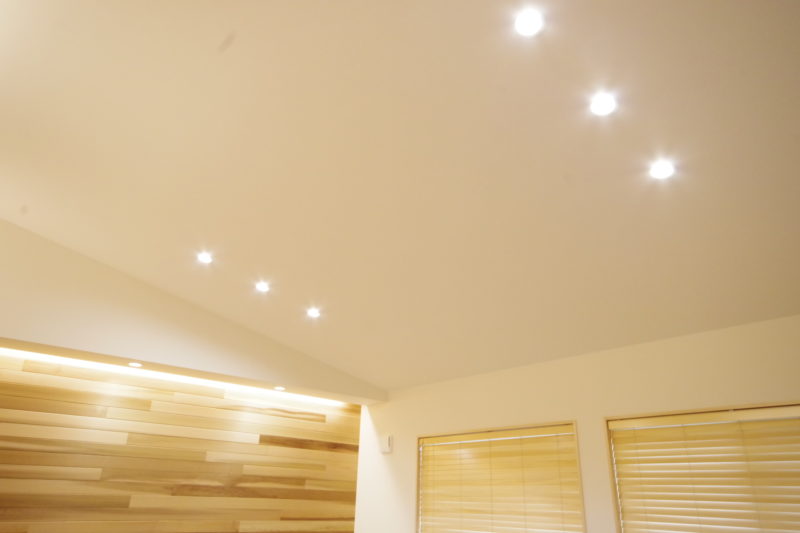 『シンプルに、住まう。』 | 注文住宅(新築一戸建)_ | RAKUYAの平屋｜那須塩原の高気密・高断熱の家那須塩原で平屋ならRAKUYA。ジョイ・コス採用の超高気密・高断熱で一年中快適。設計×収納で「暮らしを楽にする住まい。」