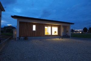 『シンプルに、住まう。』（外観／注文住宅）｜RAKUYAの平屋｜那須塩原の高気密・高断熱の家那須塩原で平屋ならRAKUYA。ジョイ・コス採用の超高気密・高断熱で一年中快適。設計×収納で「暮らしを楽にする住まい。」