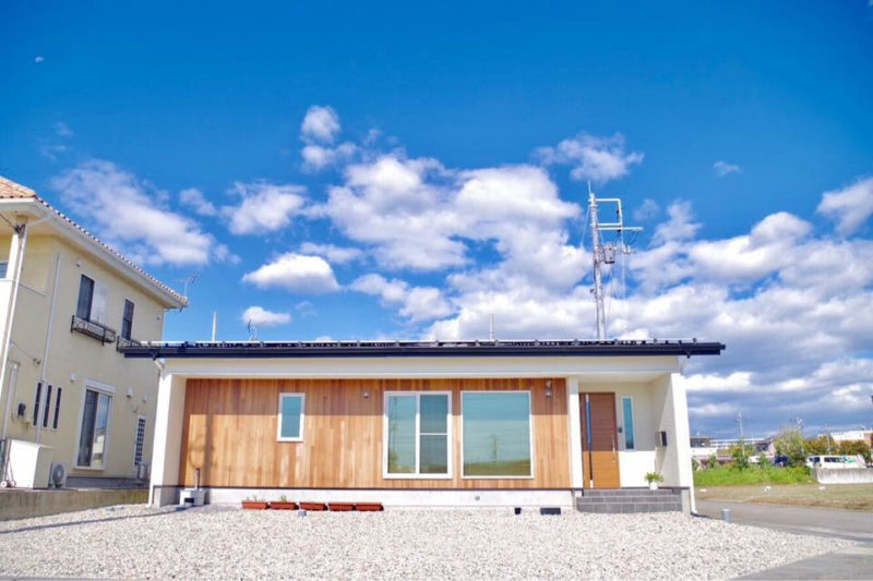 『シンプルに、住まう。』 | 注文住宅(新築一戸建)_ | RAKUYAの平屋｜那須塩原の高気密・高断熱の家那須塩原で平屋ならRAKUYA。ジョイ・コス採用の超高気密・高断熱で一年中快適。設計×収納で「暮らしを楽にする住まい。」