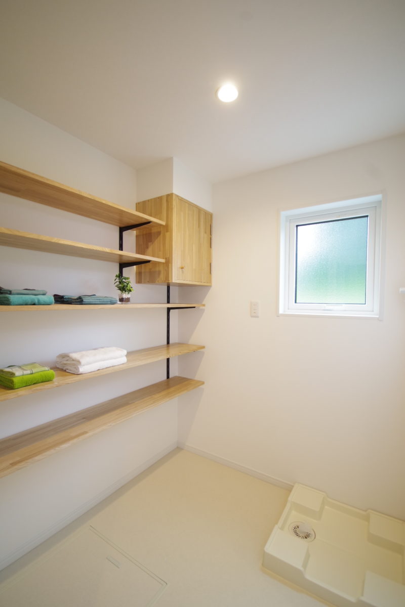 『大切な家族を感じられる空間がひろがる住まい。』 | 注文住宅(新築一戸建)_ | RAKUYAの平屋｜那須塩原の高気密・高断熱の家那須塩原で平屋ならRAKUYA。ジョイ・コス採用の超高気密・高断熱で一年中快適。設計×収納で「暮らしを楽にする住まい。」