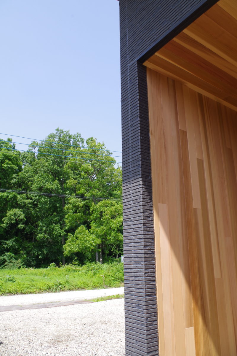 『大切な家族を感じられる空間がひろがる住まい。』 | 注文住宅(新築一戸建)_ | RAKUYAの平屋｜那須塩原の高気密・高断熱の家那須塩原で平屋ならRAKUYA。ジョイ・コス採用の超高気密・高断熱で一年中快適。設計×収納で「暮らしを楽にする住まい。」