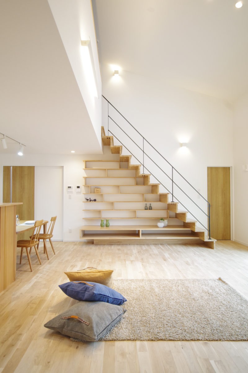 『大切な家族を感じられる空間がひろがる住まい。』 | 注文住宅(新築一戸建)_ | RAKUYAの平屋｜那須塩原の高気密・高断熱の家那須塩原で平屋ならRAKUYA。ジョイ・コス採用の超高気密・高断熱で一年中快適。設計×収納で「暮らしを楽にする住まい。」