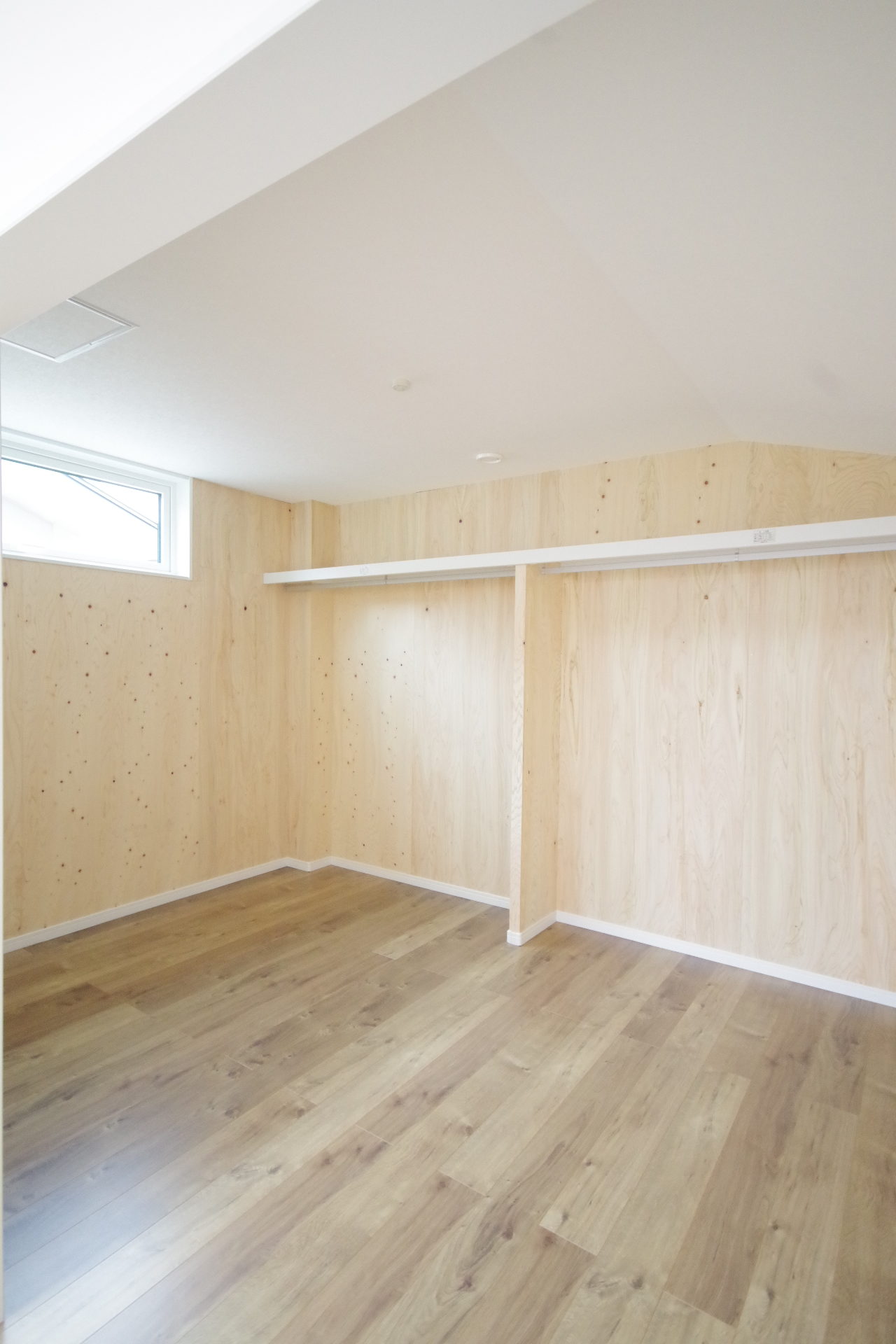 『大切な家族を感じられる空間がひろがる住まい。』 | 注文住宅(新築一戸建)_ | RAKUYAの平屋｜那須塩原の高気密・高断熱の家那須塩原で平屋ならRAKUYA。ジョイ・コス採用の超高気密・高断熱で一年中快適。設計×収納で「暮らしを楽にする住まい。」