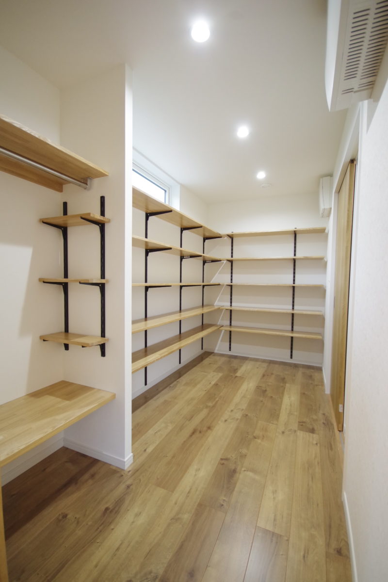 『大切な家族を感じられる空間がひろがる住まい。』 | 注文住宅(新築一戸建)_ | RAKUYAの平屋｜那須塩原の高気密・高断熱の家那須塩原で平屋ならRAKUYA。ジョイ・コス採用の超高気密・高断熱で一年中快適。設計×収納で「暮らしを楽にする住まい。」