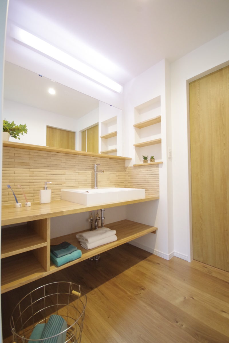 『大切な家族を感じられる空間がひろがる住まい。』 | 注文住宅(新築一戸建)_ | RAKUYAの平屋｜那須塩原の高気密・高断熱の家那須塩原で平屋ならRAKUYA。ジョイ・コス採用の超高気密・高断熱で一年中快適。設計×収納で「暮らしを楽にする住まい。」