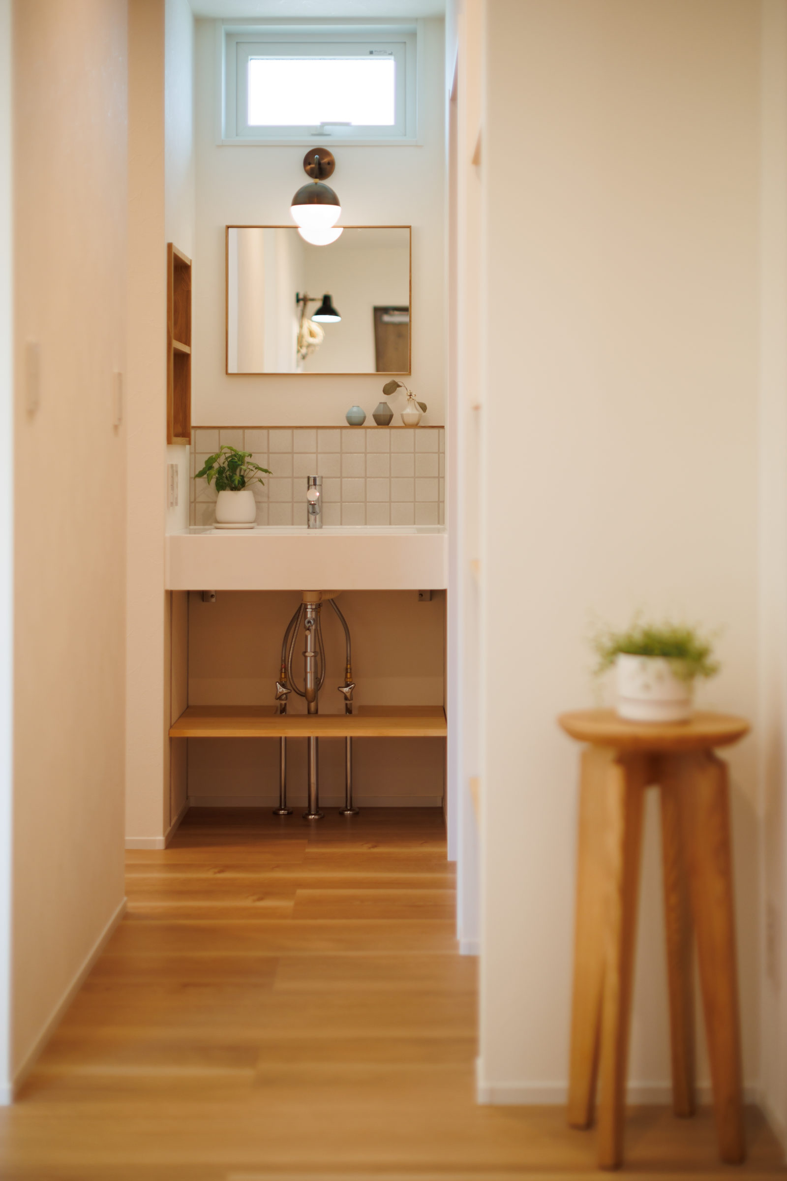 connection-つながり、いつくしむ- | 注文住宅(新築一戸建て)_30_平屋_独立洗面所 | RAKUYAの平屋｜那須塩原の高気密・高断熱の家那須塩原で平屋ならRAKUYA。ジョイ・コス採用の超高気密・高断熱で一年中快適。設計×収納で「暮らしを楽にする住まい。」