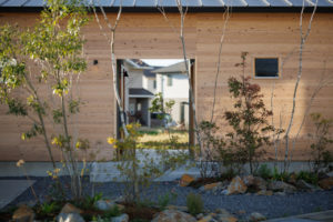 OWN BOX　♯1（玄関／注文住宅）｜RAKUYAの平屋｜那須塩原の高気密・高断熱の家那須塩原で平屋ならRAKUYA。ジョイ・コス採用の超高気密・高断熱で一年中快適。設計×収納で「暮らしを楽にする住まい。」