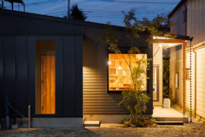 various-色々な時間 いろいろな暮らし空間のある住まい-（玄関／注文住宅）｜RAKUYAの平屋｜那須塩原の高気密・高断熱の家那須塩原で平屋ならRAKUYA。ジョイ・コス採用の超高気密・高断熱で一年中快適。設計×収納で「暮らしを楽にする住まい。」