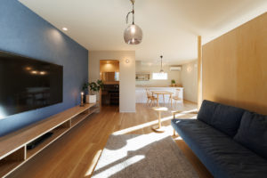 respect – うやまい尊び守られる居場所-（キッチン・ダイニング／注文住宅）｜RAKUYAの平屋｜那須塩原の高気密・高断熱の家那須塩原で平屋ならRAKUYA。ジョイ・コス採用の超高気密・高断熱で一年中快適。設計×収納で「暮らしを楽にする住まい。」