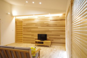 『シンプルに、住まう。』（ウッドテイスト／注文住宅）｜RAKUYAの平屋｜那須塩原の高気密・高断熱の家那須塩原で平屋ならRAKUYA。ジョイ・コス採用の超高気密・高断熱で一年中快適。設計×収納で「暮らしを楽にする住まい。」