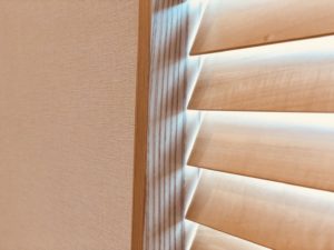 『シンプルに、住まう。』（ウッドテイスト／注文住宅）｜RAKUYAの平屋｜那須塩原の高気密・高断熱の家那須塩原で平屋ならRAKUYA。ジョイ・コス採用の超高気密・高断熱で一年中快適。設計×収納で「暮らしを楽にする住まい。」