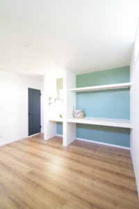 『彩り豊かに、住まう。』（収納・クローゼット／注文住宅）｜RAKUYAの平屋｜那須塩原の高気密・高断熱の家那須塩原で平屋ならRAKUYA。ジョイ・コス採用の超高気密・高断熱で一年中快適。設計×収納で「暮らしを楽にする住まい。」