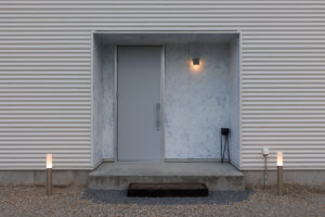 HAKu-ここにしかない特別な空間-（玄関／店舗）｜RAKUYAの平屋｜那須塩原の高気密・高断熱の家那須塩原で平屋ならRAKUYA。ジョイ・コス採用の超高気密・高断熱で一年中快適。設計×収納で「暮らしを楽にする住まい。」