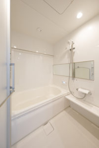 charm-魅力ある暮らし魅了される住まい-（洗面・浴室・トイレ／注文住宅）｜RAKUYAの平屋｜那須塩原の高気密・高断熱の家那須塩原で平屋ならRAKUYA。ジョイ・コス採用の超高気密・高断熱で一年中快適。設計×収納で「暮らしを楽にする住まい。」