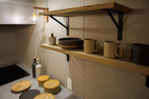 charm-魅力ある暮らし魅了される住まい-（キッチン・ダイニング／注文住宅）｜RAKUYAの平屋｜那須塩原の高気密・高断熱の家那須塩原で平屋ならRAKUYA。ジョイ・コス採用の超高気密・高断熱で一年中快適。設計×収納で「暮らしを楽にする住まい。」